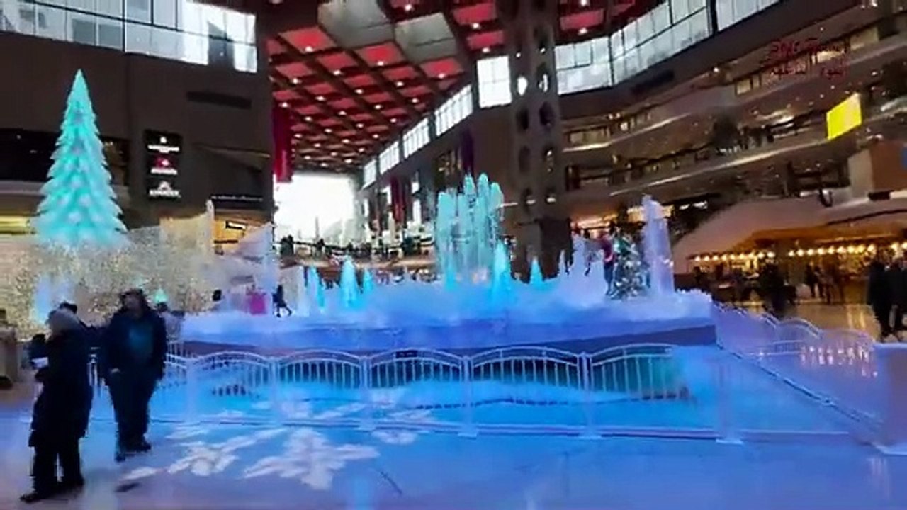 saint catherine street Complexe Desjardins الآستعداد لآحتفالات أعياد الميلاد لشتاء2022