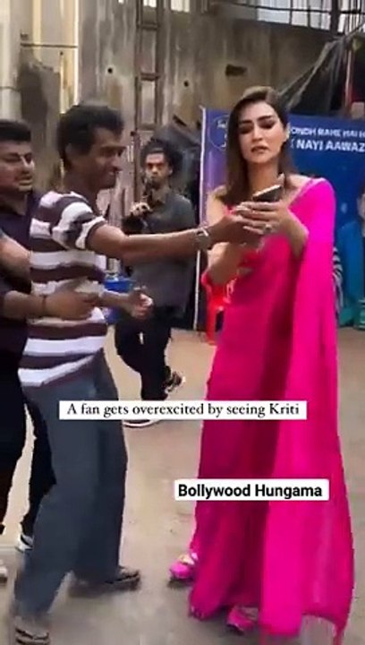 SOO_SWEET!!!_#kritisanon_helps_a_fan_click_#selfie_with_her_#shorts(360p)