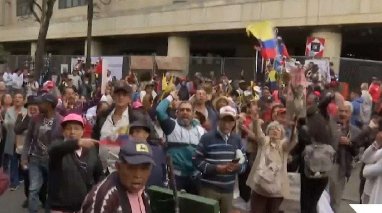 En medio de protestas, periodistas de diferentes medios de comunicación fueron agredidos