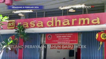 Momen Prosesi Basuh Kaki Jelang Imlek 2024 di Semarang