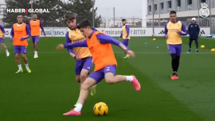 Real Madrid'li oyuncuların topu Arda Güler'den almak için nafile çabaları güldürdü!