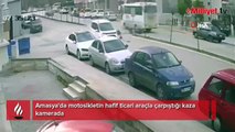 Amasya'da motosikletin hafif ticari araçla çarpıştığı kaza kamerada