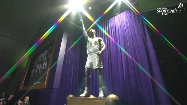 Lakers - La première des trois statues en hommage à Kobe Bryant dévoilée