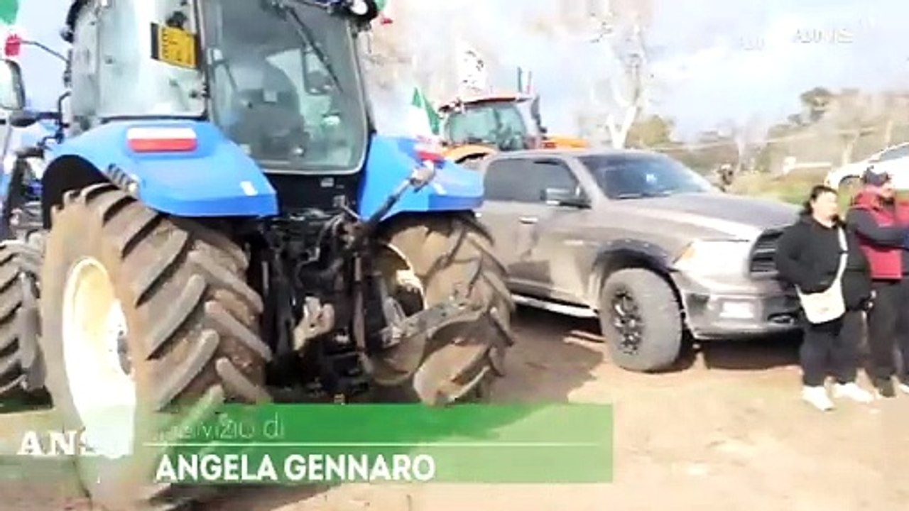 Le ragioni degli agricoltori raccontate a bordo di un trattore