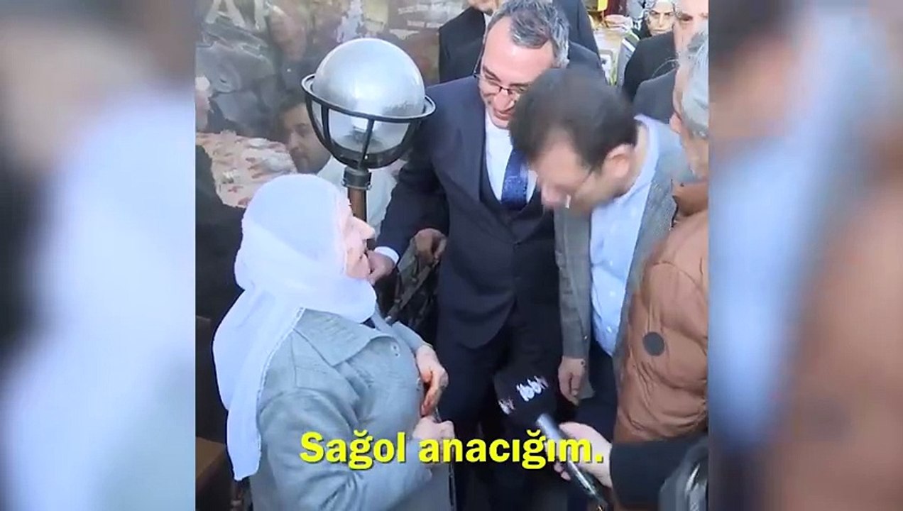 İmamoğlu'nun sokakta karşılaştığı teyze ile olan diyaloğu gündem oldu: Sana çok dua ettim, Allah sana istediğin bu yetkiyi versin