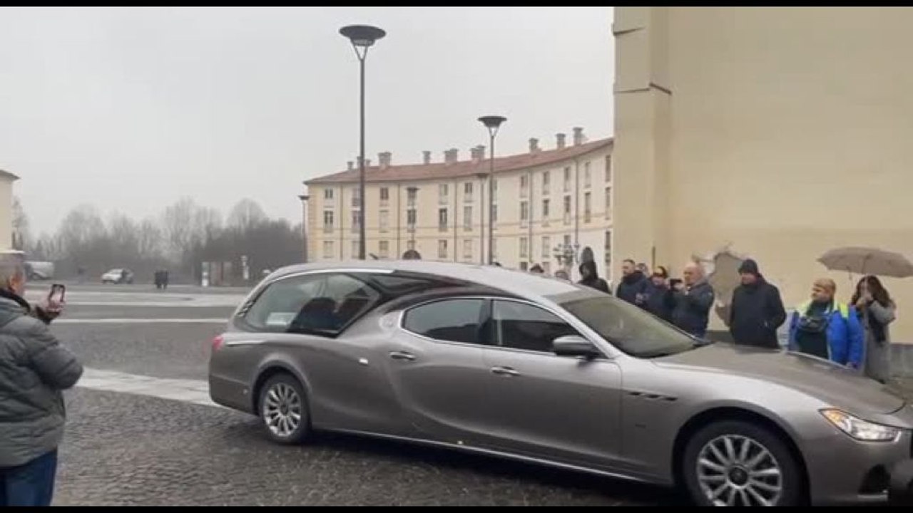 Il feretro di Vittorio Emanuele di Savoia alla Reggia di Venaria Reale