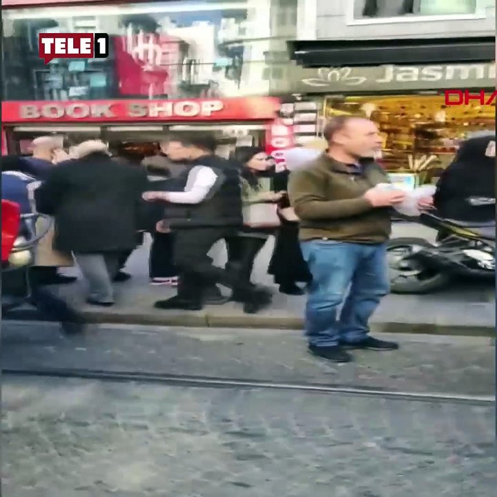 Sultanahmet'te tramvay yayaya çarptı
