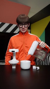 Anti-gravity water drop backflow humidifier, silent humidifier with night light