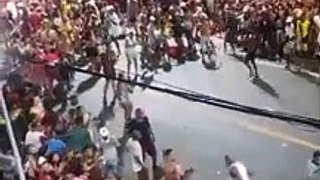 Foliões transformam circuito do Carnaval em ringue com brigas generalizadas