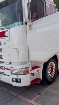 Scania v8 480 OPEN PIPE SOUNDS