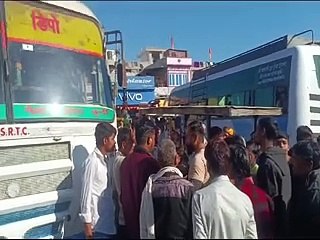 बस में चढ़ रही महिला का मंगलसूत्र तोड़कर भागा आरोपी,पकड़ में नहीं आया