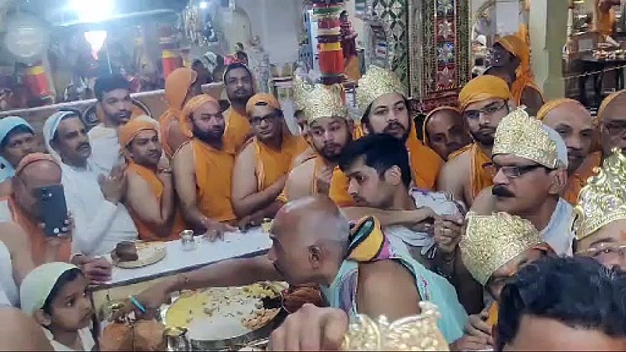 स्वर्ण कलशों से अभिषेक, शांतिधारा के साथ हुए अनुष्ठान
