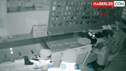 Midyat'ta iş yerine giren hırsızlar 150 bin TL değerindeki tablet ve telefonları çaldı