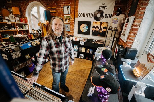 The Vinyl Countdown - Mark's story from corporate sales to scratching discs