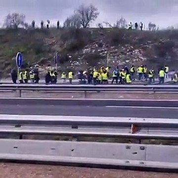 Las redes estallan contra los antidisturbios que gasean a los agricultores en la tractorada