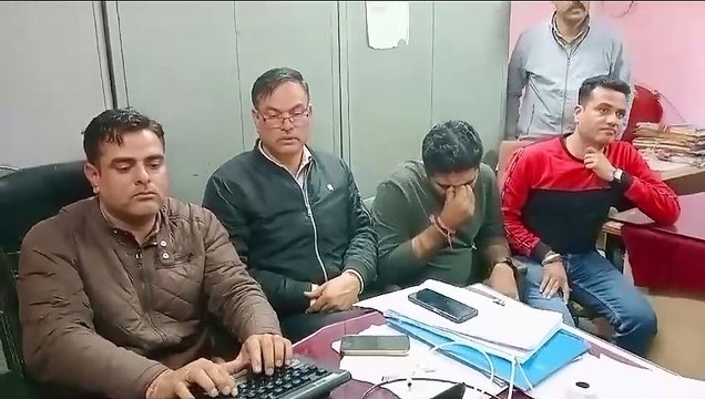 यूआईटी के सहायक लेखाधिकारी व कैशियर को रिश्वत लेते रंगे हाथों पकड़ा
