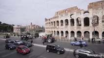 Corteo di quattro trattori per Roma, passano al Colosseo