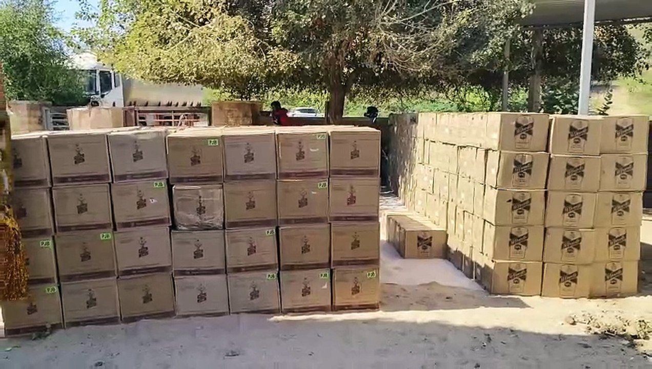 कंटेनर में भरे चावल, नीचे छुपाई 1045 कर्टन अवैध शराब की खेप