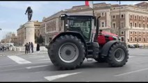 Roma, la protesta dei trattori passa anche a Porta Pia