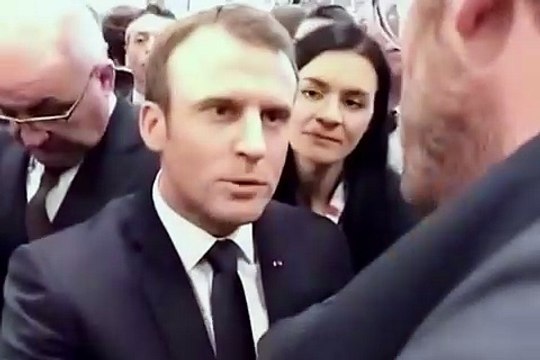 C'est quoi l'interpellation publique d’un politique ? #Action de #poser des #questions… Demande d'explication sur un aspect d’une #politique mettant en jeu la #responsabilité des #pouvoirs #publics. Exemple concret ici avec #Macron #interpellation