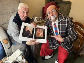 Petersfield showman gets surprise visit from clown chum following robbery