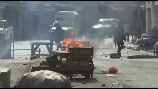 Crisi in Senegal, gas lacrimogeni polizia contro barricate a Dakar