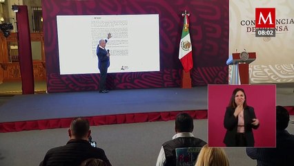 AMLO muestra que en las redes sociales lo llamaron “narco presidente”