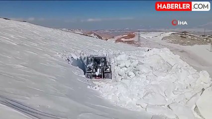 Yüksekova'da 5 metrelik kar tüneli