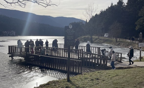 Bahar havasını fırsat bilenler Gölcük Tabiat Parkı’na akın etti