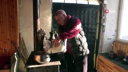 Dondurucu soğukta bin bir zahmetle saatlerce yapıp dakikalar içinde tüketiyorlar!