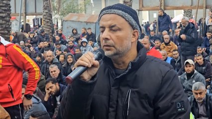 إقامة صلاة الجمعة في مخيم جباليا