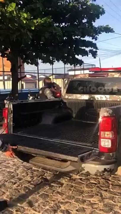 Homem tenta fugir de viatura mas acaba capturad...