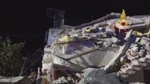 Esplode bombola di gas, crolla palazzina a Terracina: i soccorsi - Video