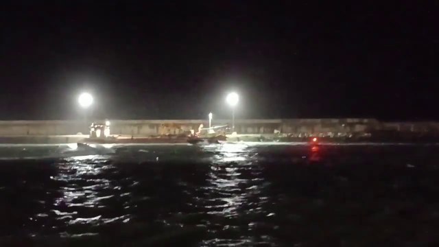 Mueren dos guardias civiles tras ser embestidos con narcolanchas en la costa de Cádiz