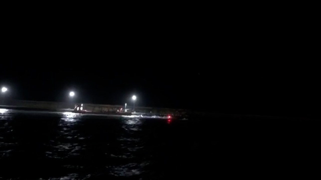 Dos guardias civiles mueren tras embestir contra ellos narcolanchas en la costa de Cádiz