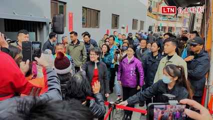 副總統當選人蕭美琴返彰化和美發紅包，排隊人潮長達百公尺🎁