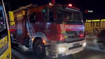 Avcılar’da kontrolden çıkan otomobil park halindeki otobüslere çarptı: 2 yaralı