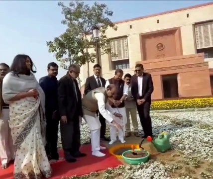 धार्मिक रूप से बेहद महत्वपूर्ण कल्पतरु का संसद भवन में प्रवेश, ओम बिरला ने लगाया पौधा