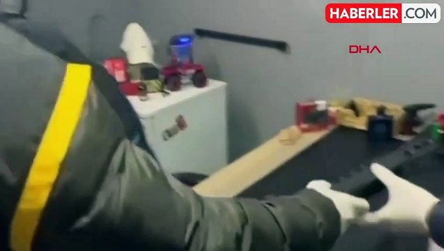 Bornova'da yapılan operasyonda ruhsatsız silahlar ele geçirildi