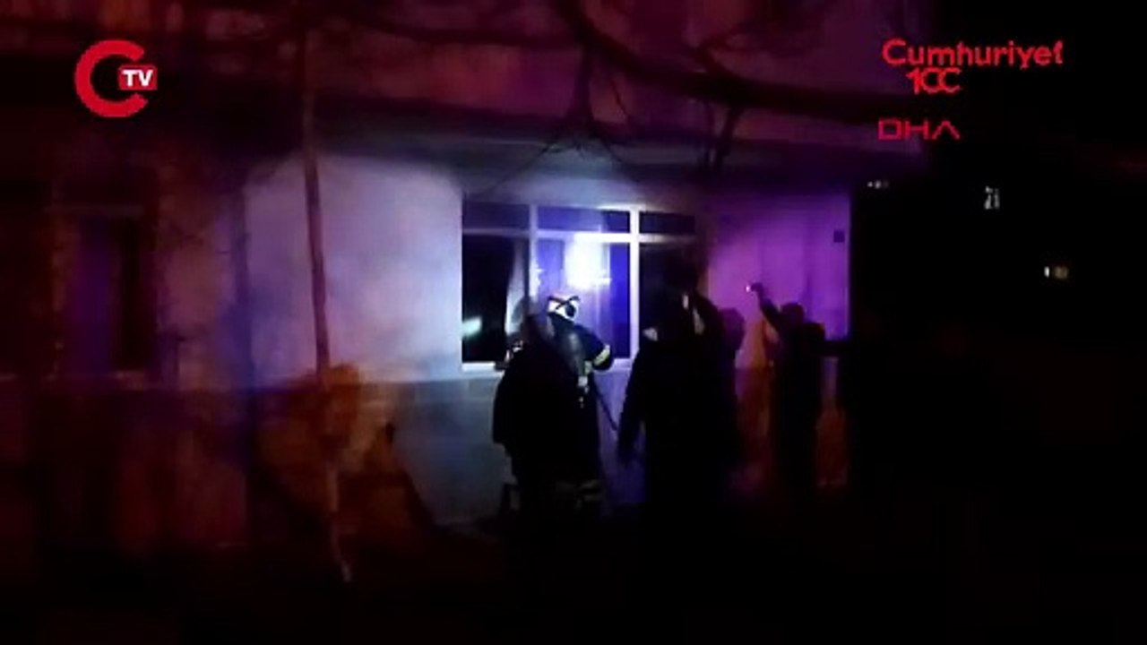 Yeni evli çiftin ocakta unuttuğu yemek yangın çıkardı!