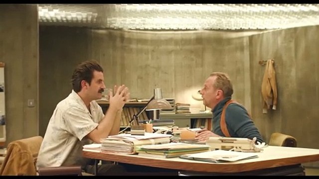 La bande-annonce du film Au Poste !. L'un des scenarios qui ont le plus fait rire Benoît Poelvoorde.