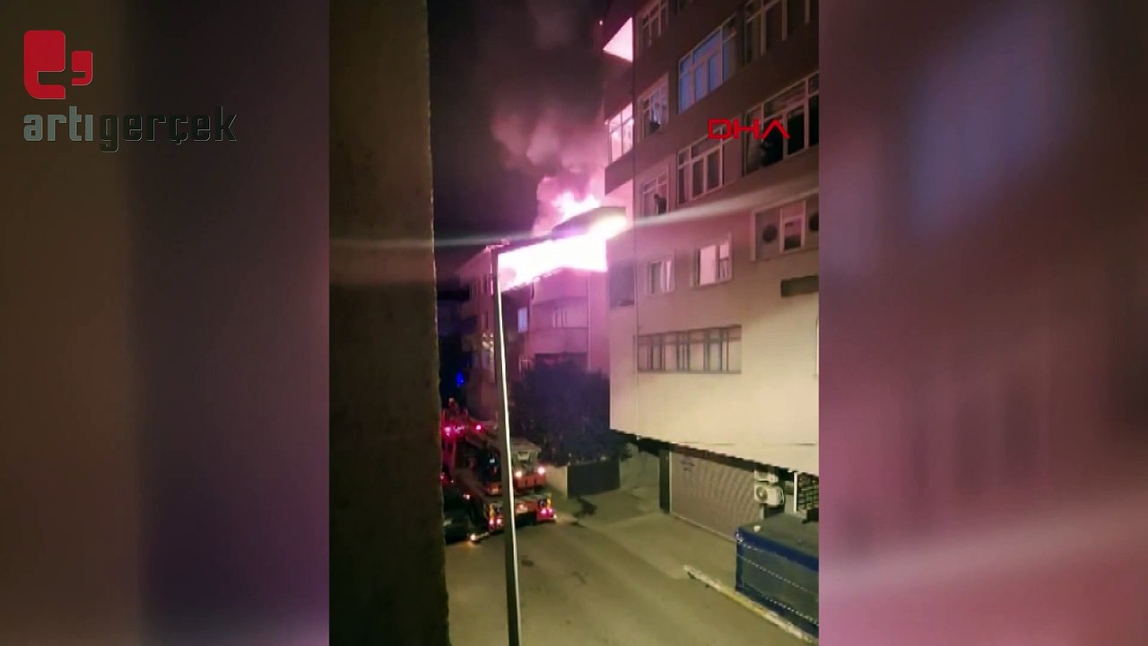 Üç katlı binanın çatısı alev alev yandı
