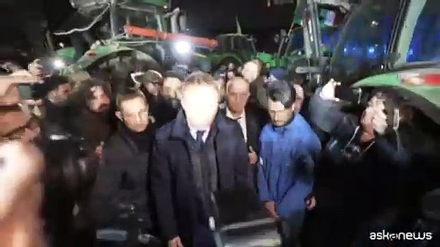 Il ministro Lollobrigida va al presidio degli agricoltori