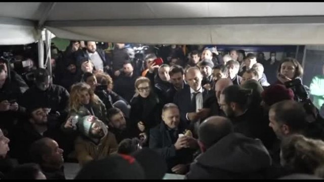 Il ministro Lollobrigida va al presidio degli agricoltori