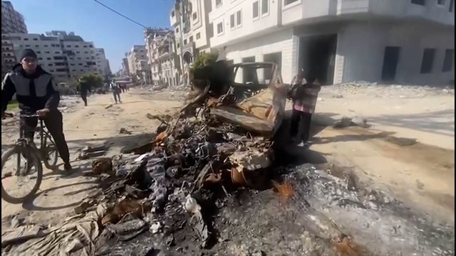 الجزيرة ترصد آثار القصف الإسرائيلي على سيارتي الطفلة هند والهلال الأحمر الفلسطيني