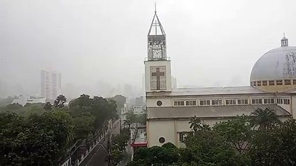 Chuva no Centro de Fortaleza, no sábado de Carnaval 2024