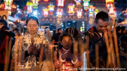 Hong Kong rings in Year of the Dragon