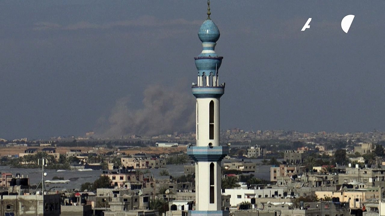 سحب كثيفة من الدخان في سماء خان يونس جراء القصف الإسرائيلي