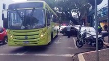Colisão entre carro e ônibus deixa Rua Paraná parcialmente interditada
