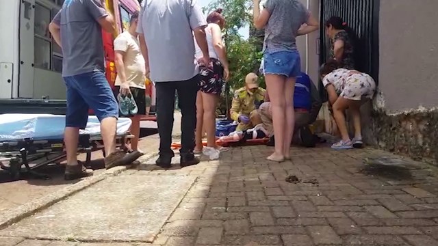 Menino é atropelado por moto no XIV de Novembro; motociclista também fica ferido